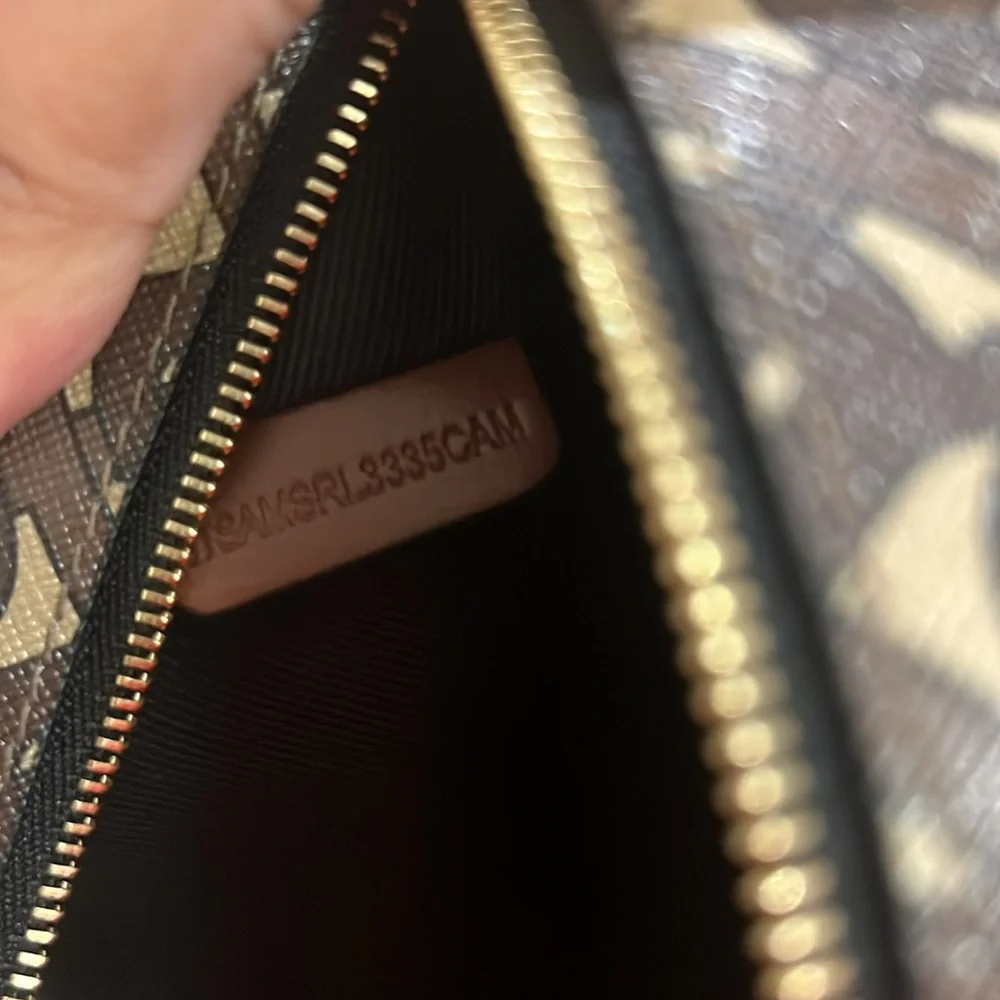 New Burberry Toiletry Bag (Unisex) - Picture 8 of 11